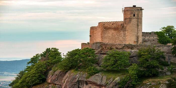 Zamek Chojnik w Karkonoszach – historia, legendy i zwiedzanie