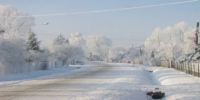 Mini-przewodnik po najlepszych trasach zimowych spacerów i małych miastach Polski